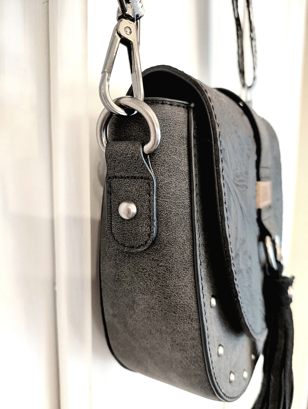 Wrangler Western Embossed Saddle Crossbody Bag - Picture 5 of 13